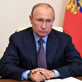 Путин подписал закон об удвоении детских пособий